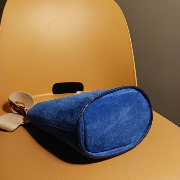 CLOSED royal blue suede crossbody bag - Picture 6 of 12